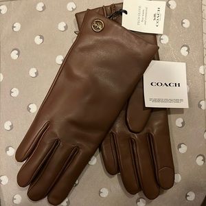 Coach Tech Gloves in Saddle
